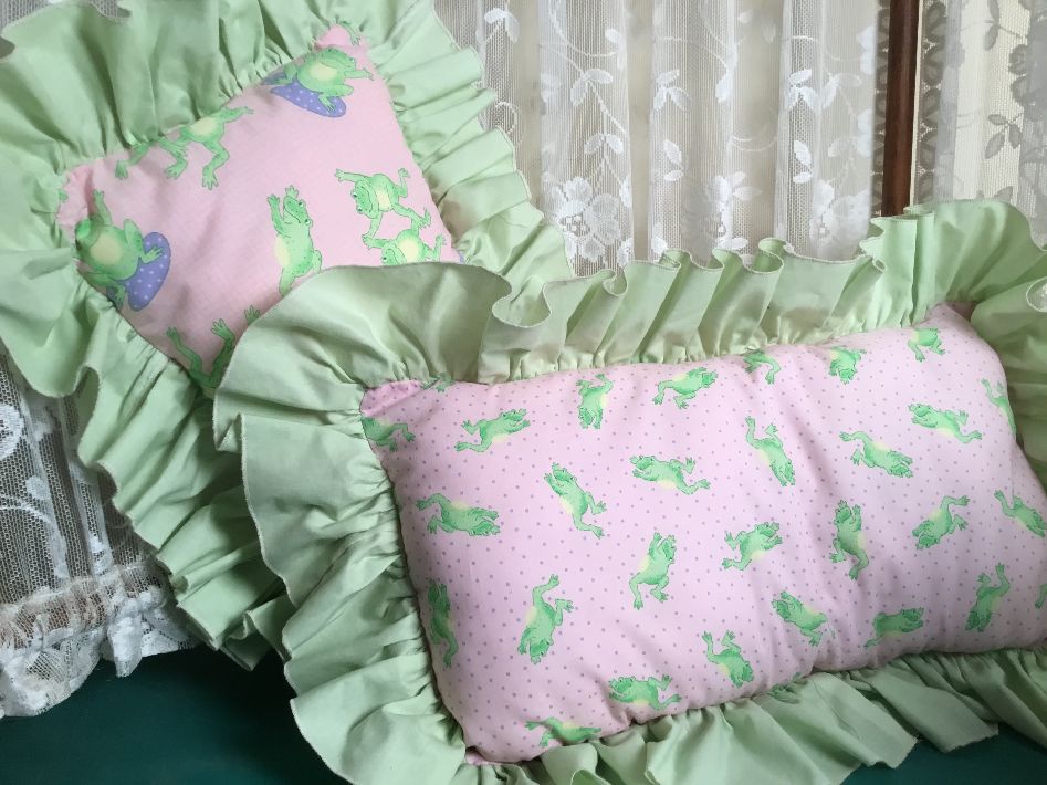 AAA_SET_Frog Pillows